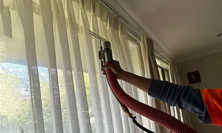 Blinds cleaning service